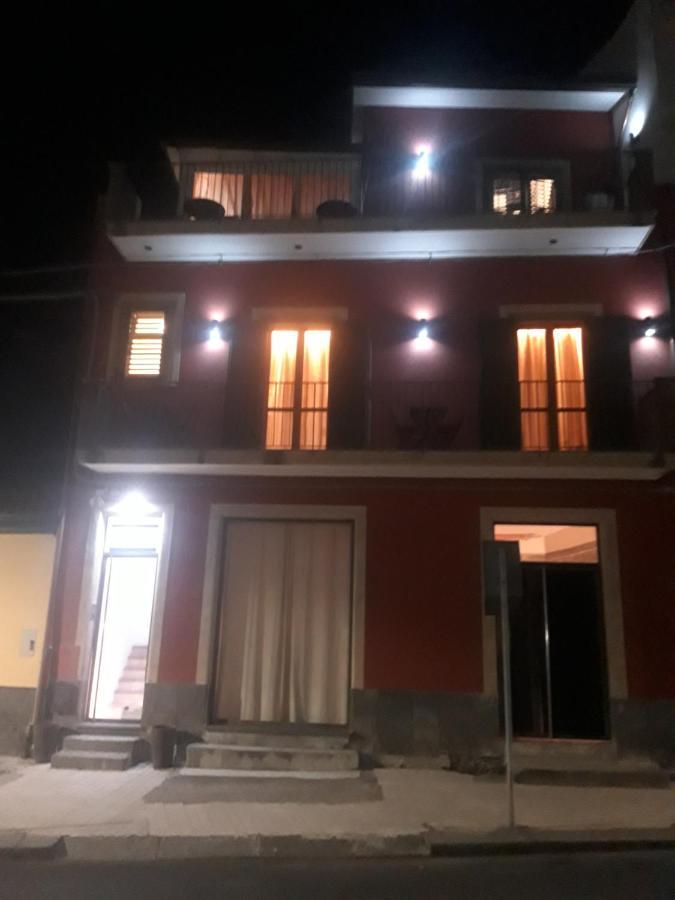 Bed&Breakfast Dietro le Mura Aci Castello Exterior foto